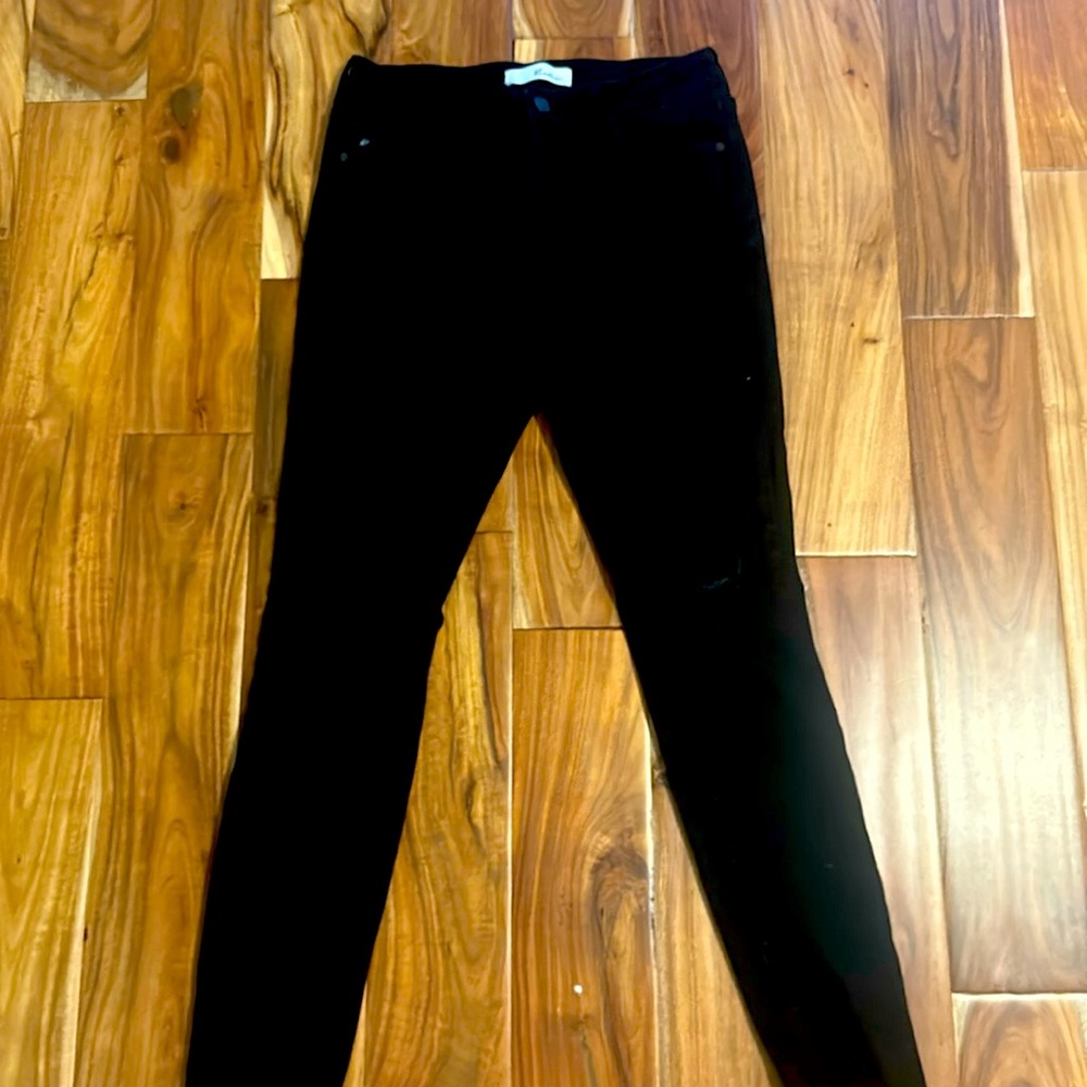 Kancam Black highsize stretch skinny jeans with knee rips size 9/28